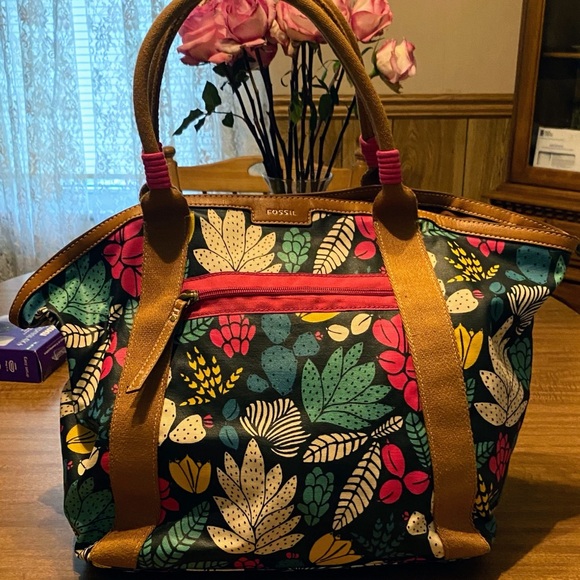 Fossil Floral Eliza Beach Tote Bag - Picture 4 of 10
